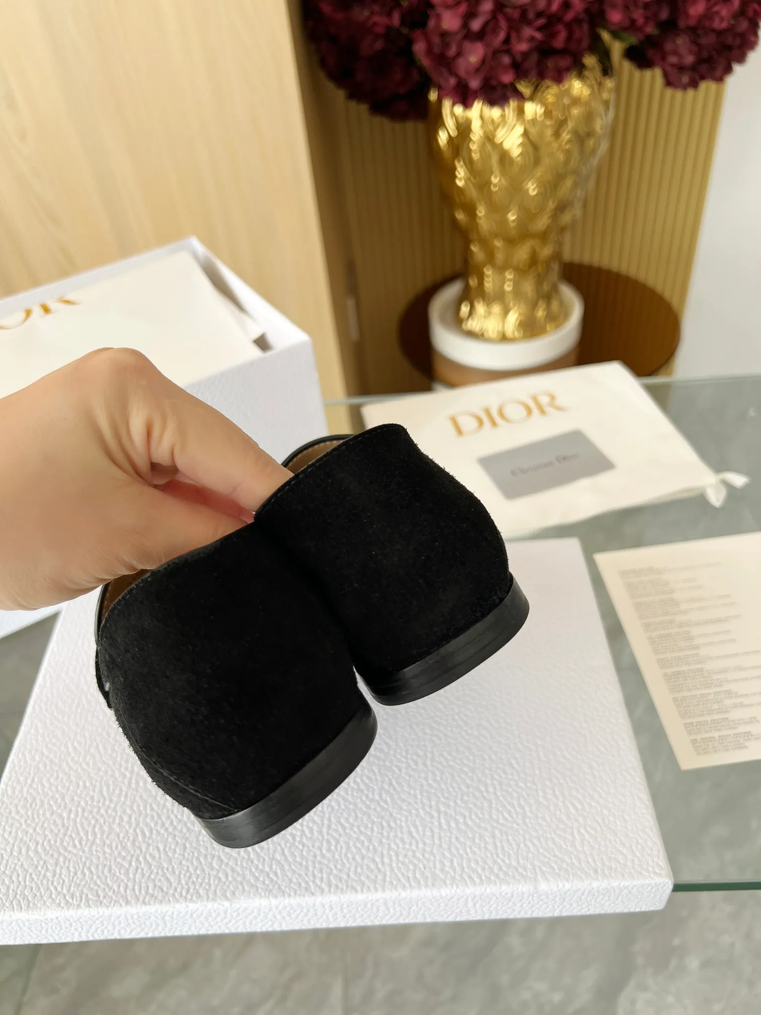💕💕Factory direct selling price p560💕💕 Dior's new spring and summer ultra-light series loafers are brand new. The layout strives to create fashionable classic items. New products created at the first major show of Paris Fashion Week. The inspiration is cleverly combined by the D chief designer on the perfect shoe shape. Paired with brand buckles, it is even more fashionable! Original version, perfect and exquisite workmanship!  ✔️Upper: original fabric ✔️Inner lining: imported sheepskin lining ✔️Sole: Italian genuine leather outsole ✔️Size: #35-41 (40 41 customized items are not returnable)